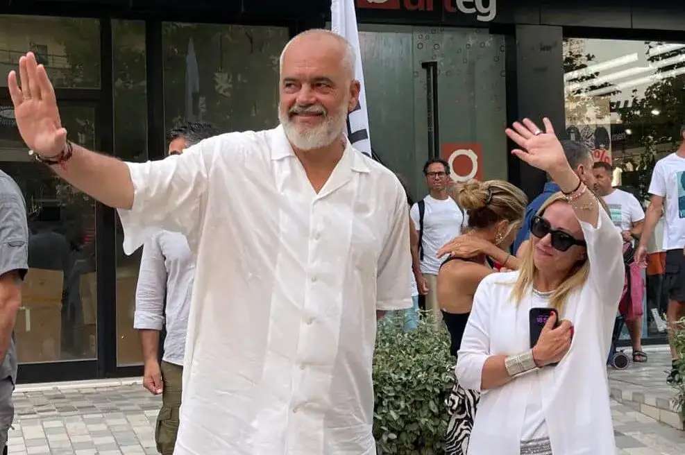 Η Μελόνι επισκέπτεται αύριο την Αλβανία για επιθεώρηση των κέντρων υποδοχής μεταναστών