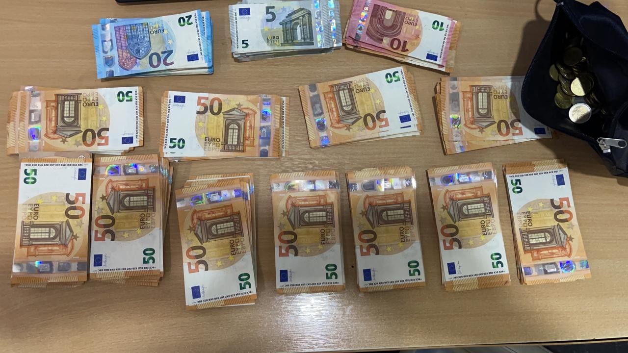 ​Τσάντα με 12.445 ευρώ εντόπισαν στο τελωνείο της Κρυσταλλοπηγής