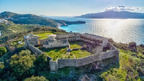 «Αρπάζουν» παραθαλάσσιες περιουσίες μοναστηριών και χτίζουν ξενοδοχειακές μονάδες στην Αλβανία 