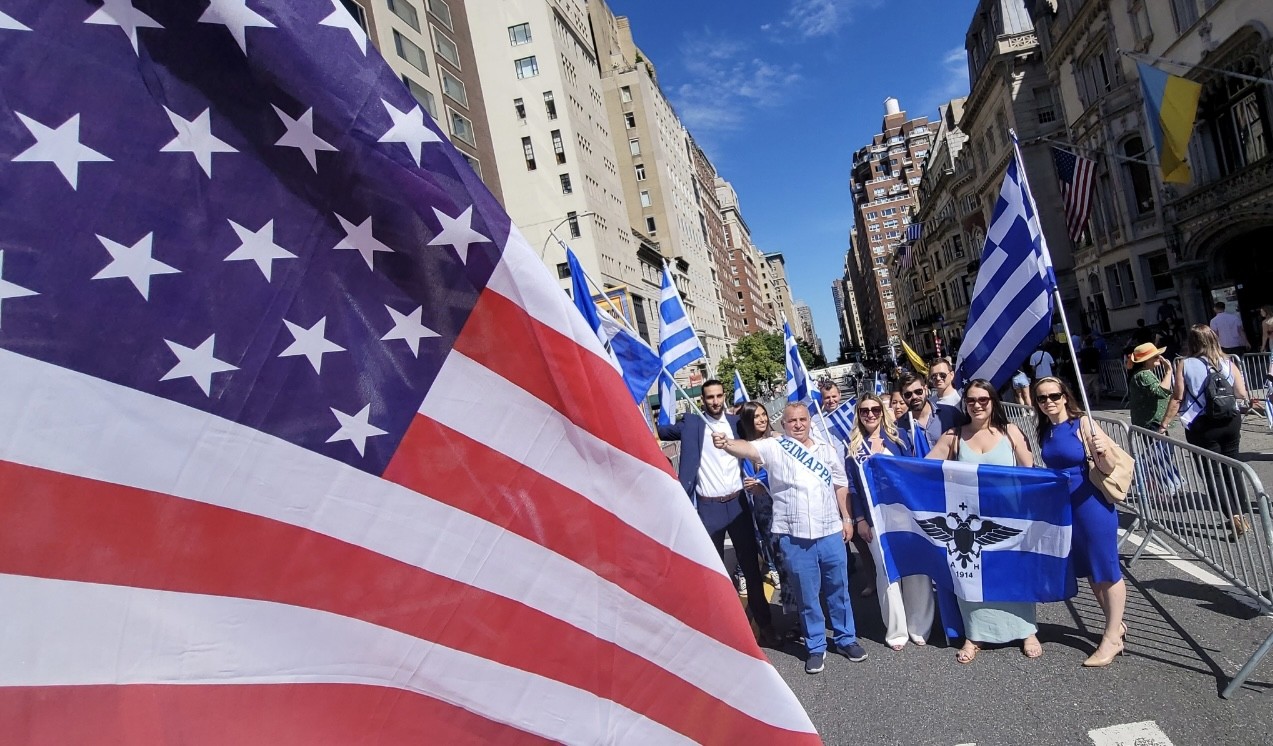 Οι Χειμαρριώτες της Νέας Υόρκης κέρδισαν τις εντυπώσεις στην παρέλασ