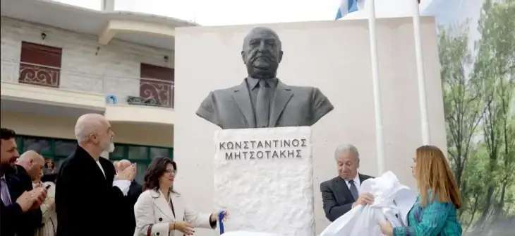 Αποκαλυπτήρια προτομής του Κωνσταντίνου Μητσοτάκη στη Δεβιτσάνη από τον πρωθυπουργό Έντι Ράμα