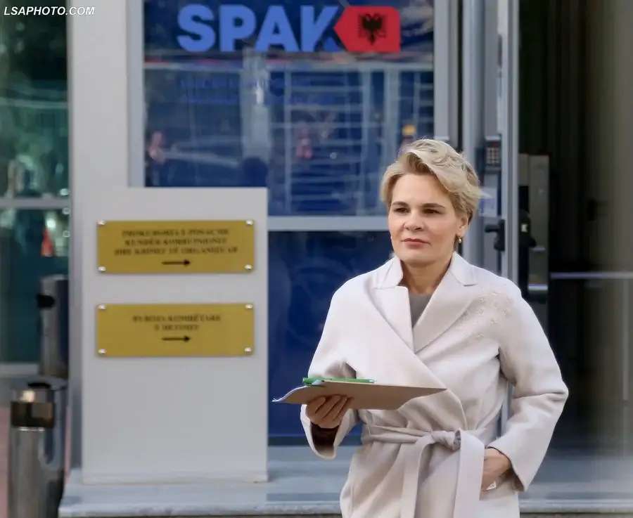 Monika-KryemadhiΤο SPAK δεσμεύει 2 ακίνητα της Monika Kryemadhi και της μητέρας της