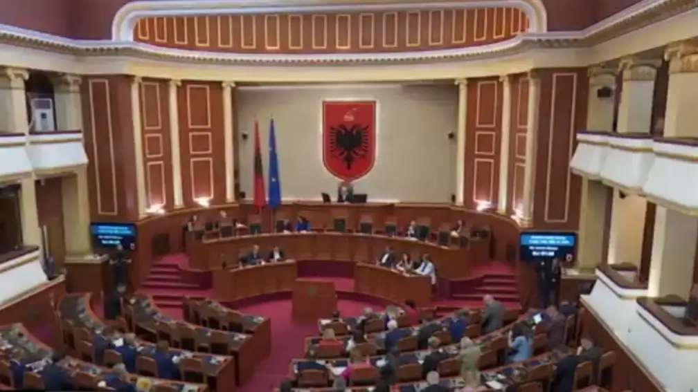 Η Περιφέρεια Τιράνων κερδίζει μια βουλευτική έδρα από την Κορυτσά 