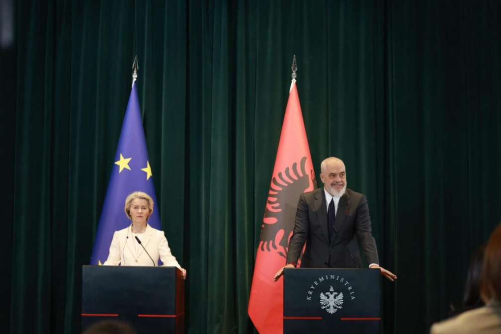 Ούρσουλα φον ντερ Λάιεν: Τέλος στα τέλη περιαγωγής Αλβανίας–ΕΕ από το 2026 – Ισχυρό μήνυμα φιλίας και προόδου