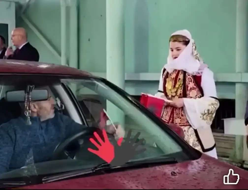 Αμφιλεγόμενη πρωτοβουλία του Δήμου Δρόπολης: Η παραδοσιακή στολή έγινε… σημαία αλβανικής ανεξαρτησίας στην Κακαβιά