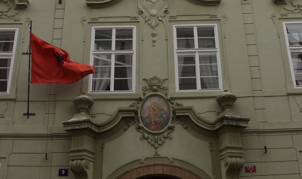 Albanian_embassy_-rwsia-apelasi.jpg