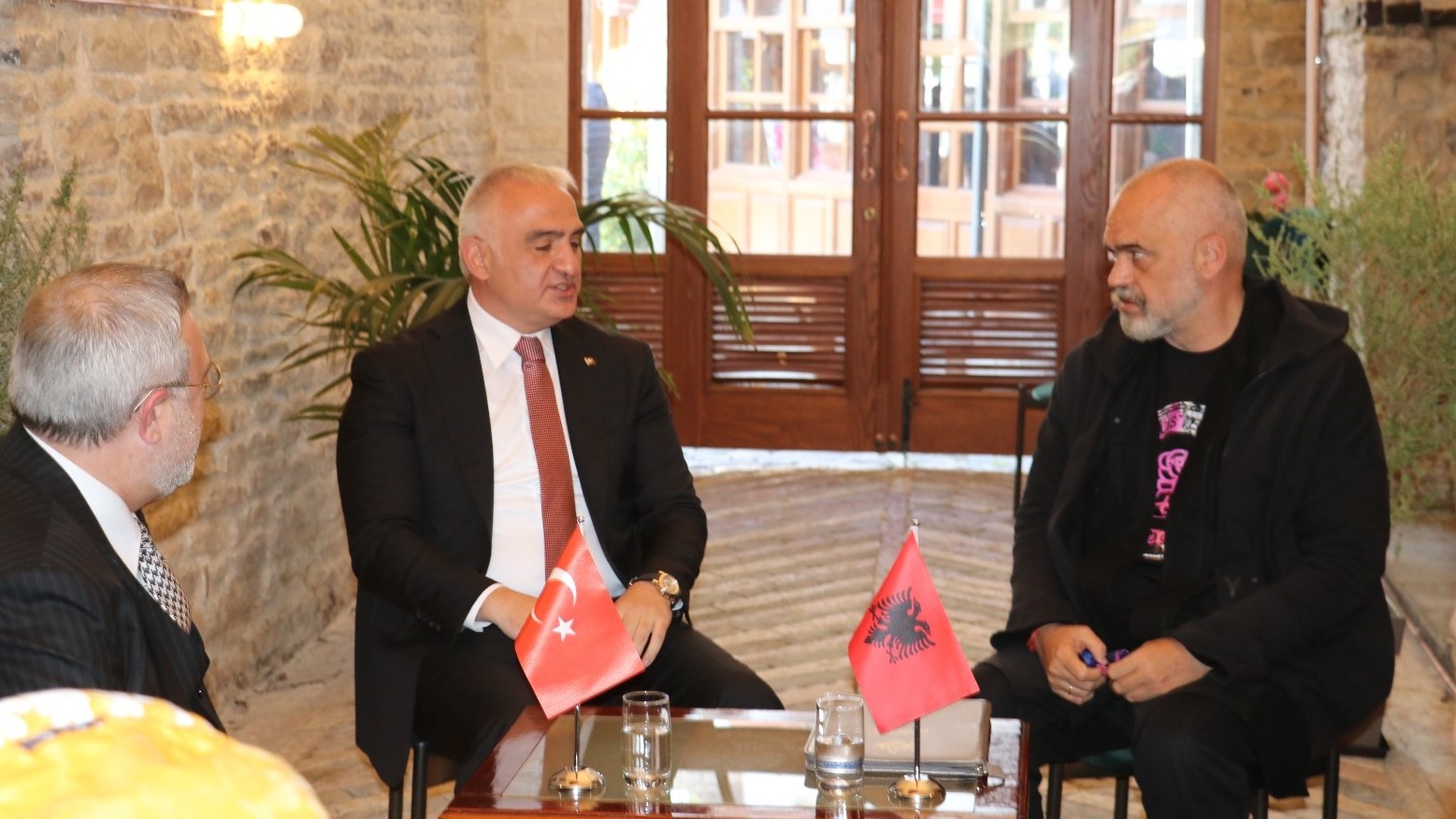 kultur-ve-turizm-bakani-ersoy-arnavutlukta_7a7a5ec.jpg
