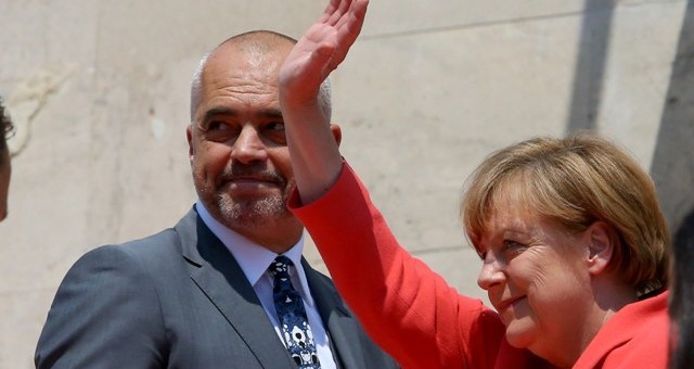 Rama-Merkel-2-640x340-1.jpg