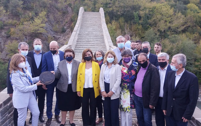mendonh_vraveush_gefyra_plakas.jpg