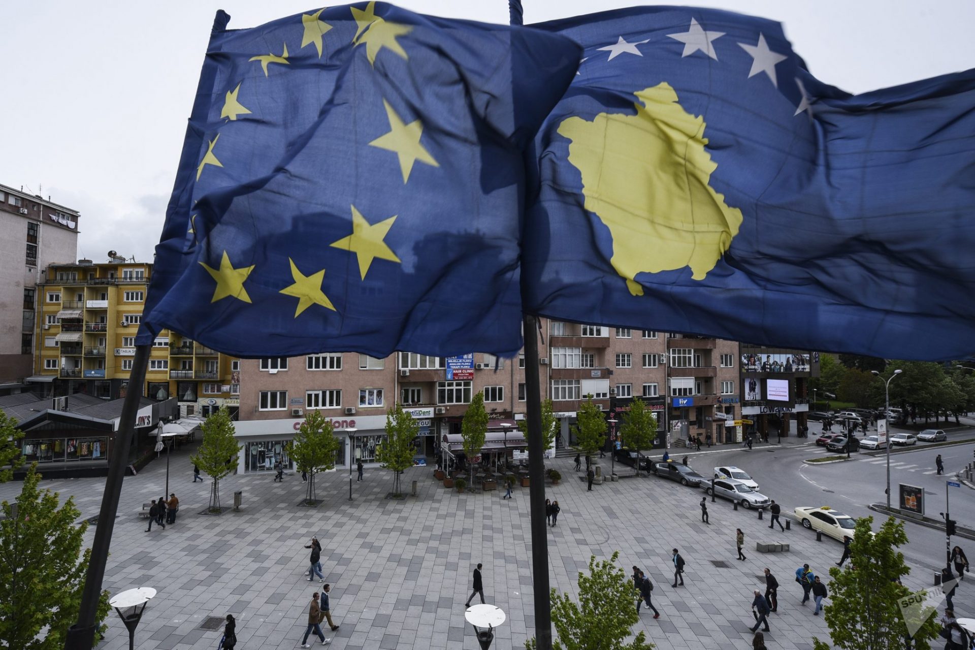 kosovo-eu-flags.jpg