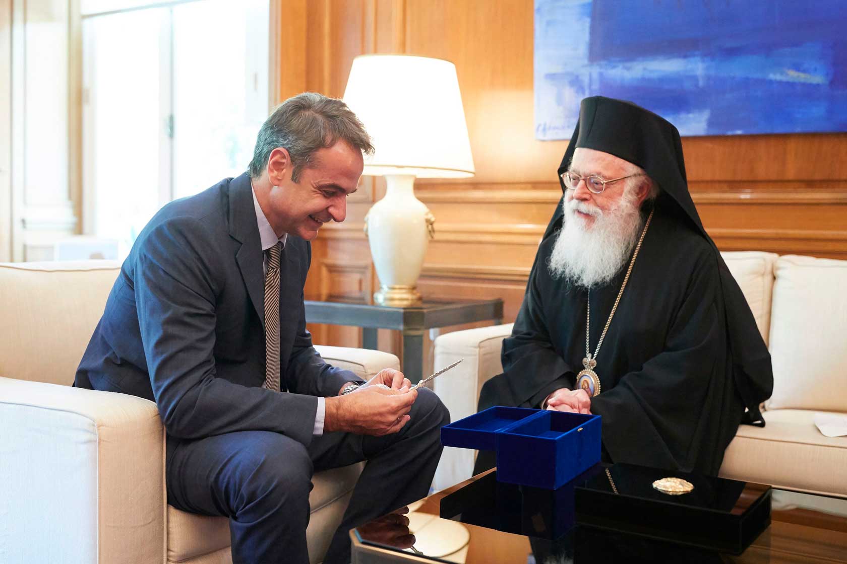 kyriakos-mitsotakis-arxiepiskopos-anastasios.jpg