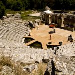 Amphitheatre_of_Butrint_2009.jpg