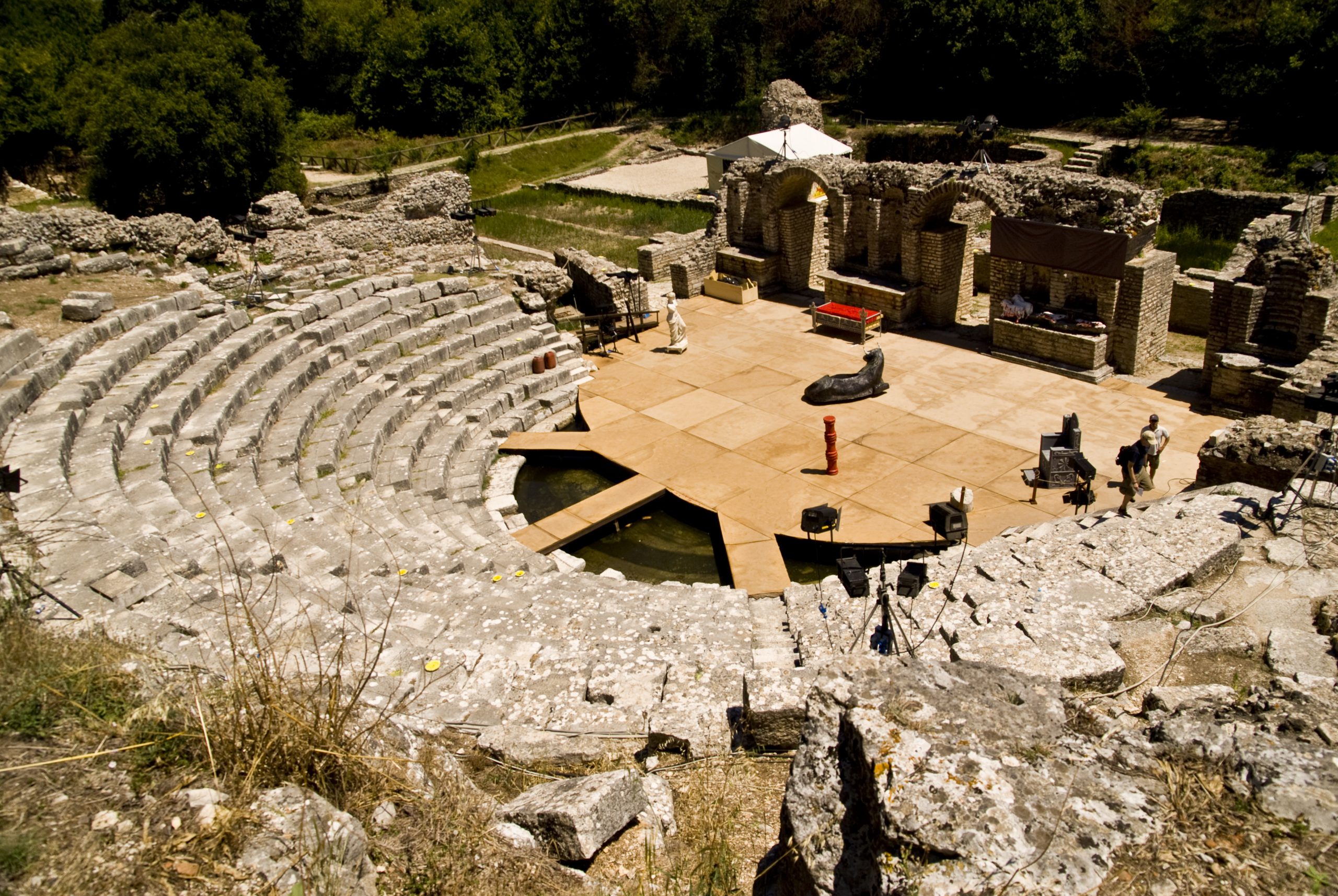 Amphitheatre_of_Butrint_2009.jpg