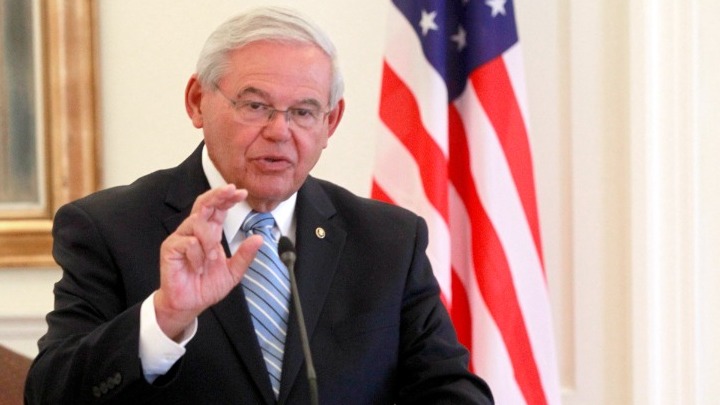 w09-213432Menendez24618045.jpg