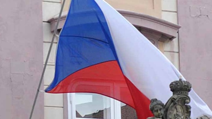 w05-94424CzechFlag.jpg