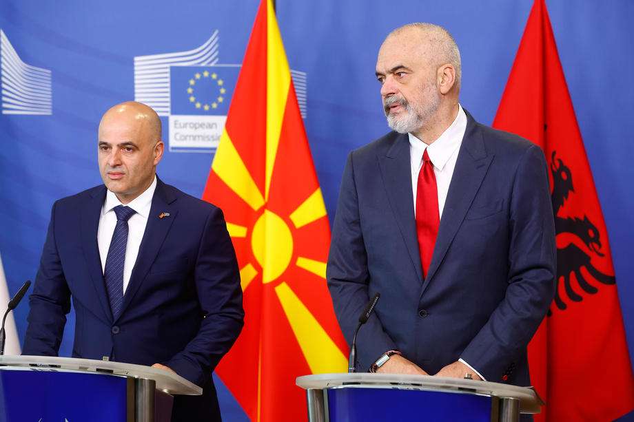 kovacevski-i-rama.jpg