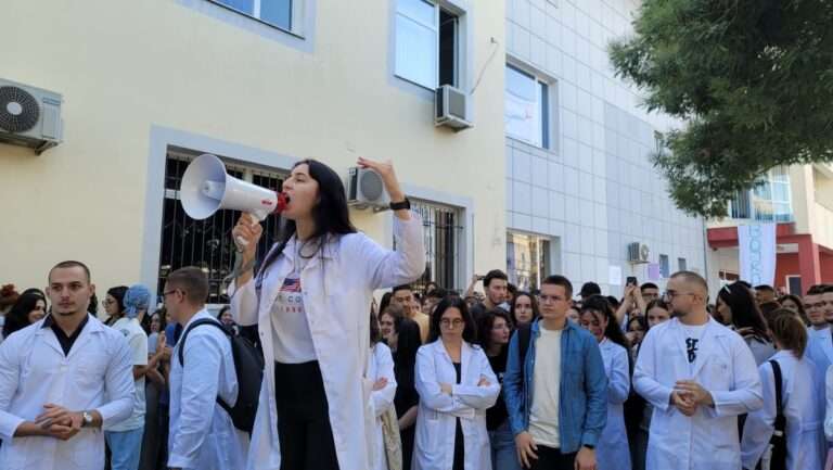 Albania-Medical-students-Balkan-Insigth-768x433.jpg