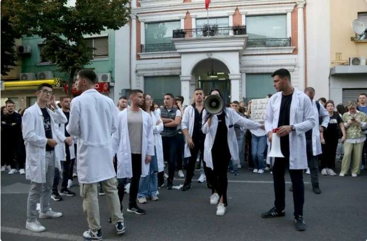 Albania-tries-to-halt-flight-of-young-doctors.jpg
