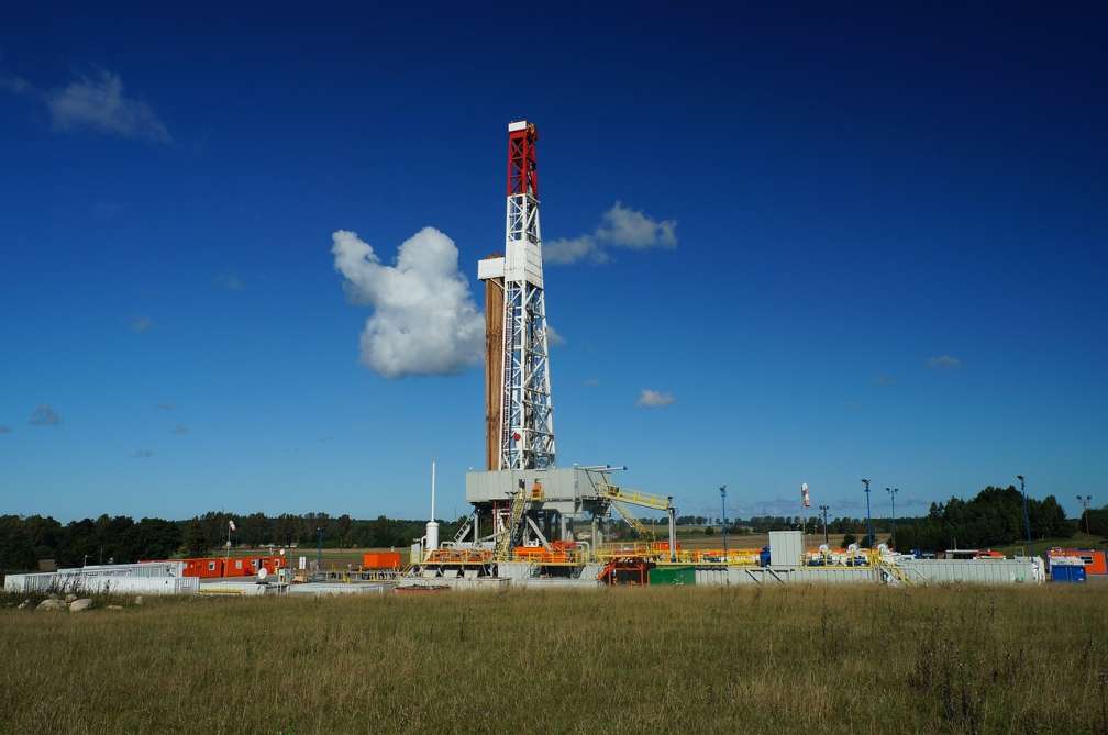 oil-ring-pixabay-gas-863196_1280.jpg