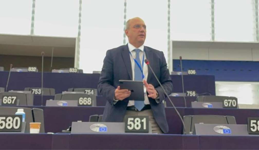 giannis_oikonomou_paremvasi.jpg