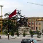 10Albania---Tirana---Skanderbeg-Square---statue-of-Skanderbeg-_2006P1110402.jpg