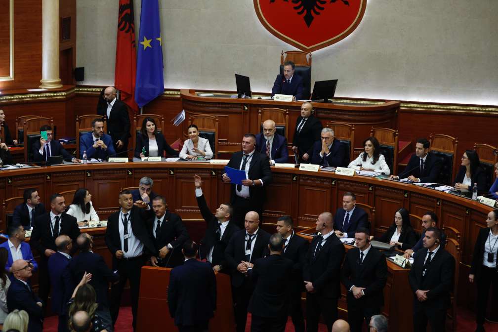 ministrat-e-rinj-parlament-tensione-opozita-debate-6.jpg